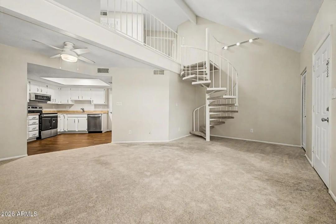 Real Estate Picture 7