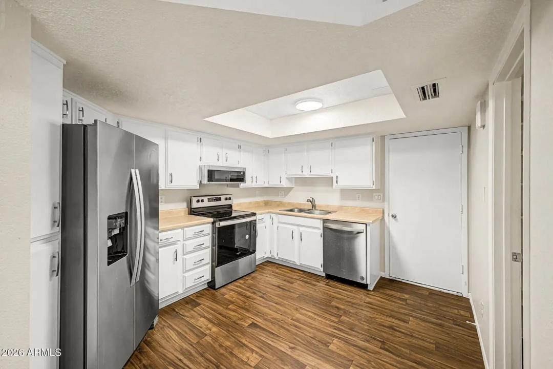 Real Estate Picture 8