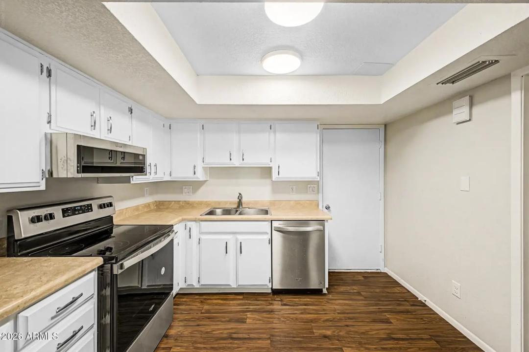 Real Estate Picture 11