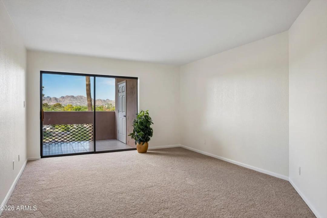 Real Estate Picture 4