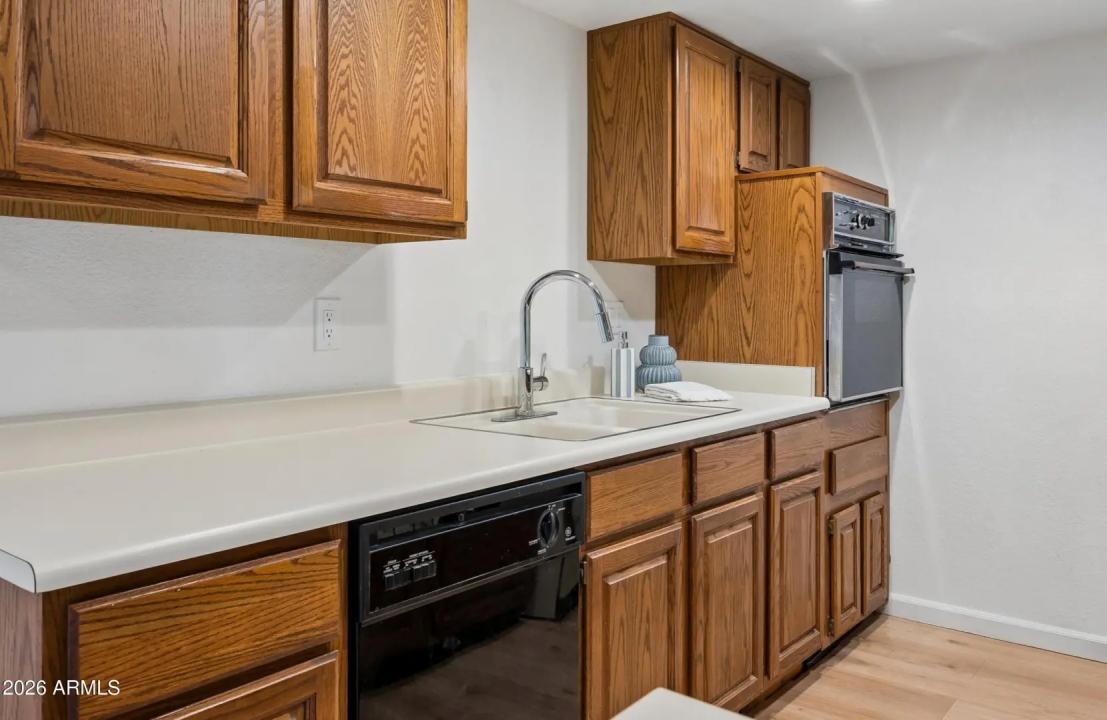 Real Estate Picture 11