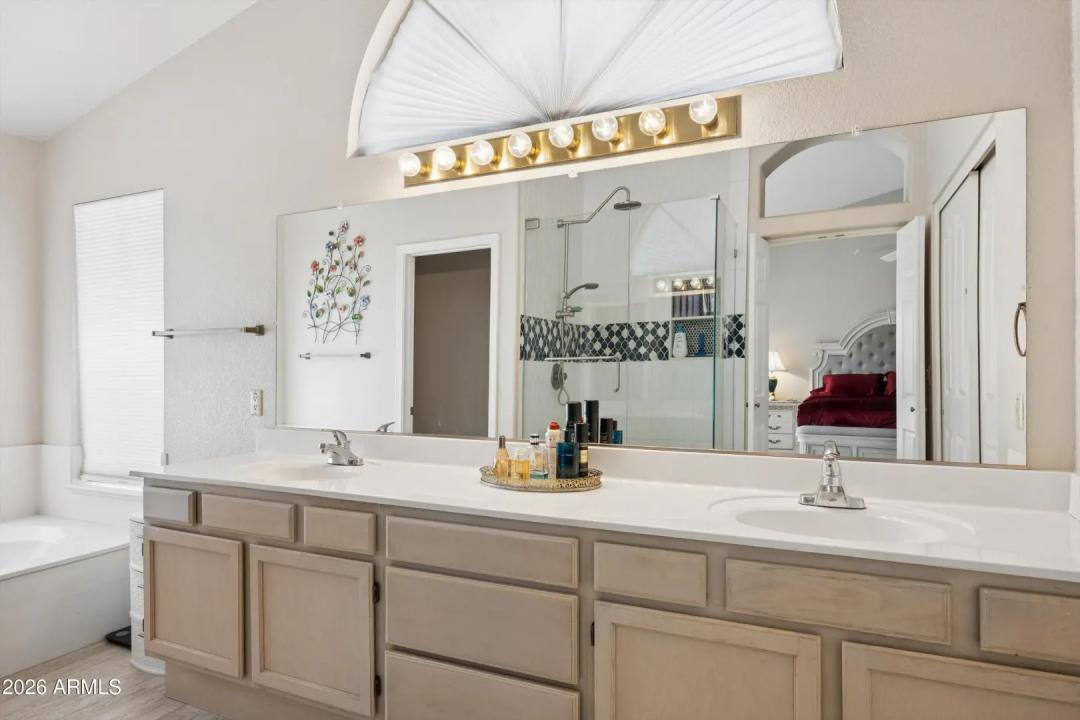 Real Estate Picture 30