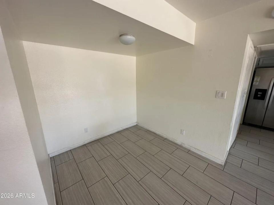 Real Estate Picture 4