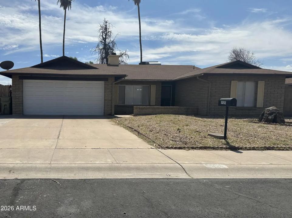 Real Estate Picture 14