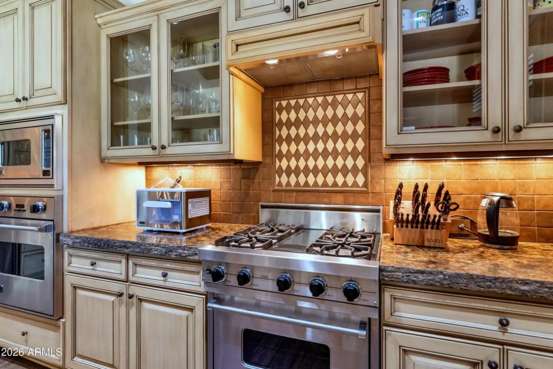 Real Estate Picture 16