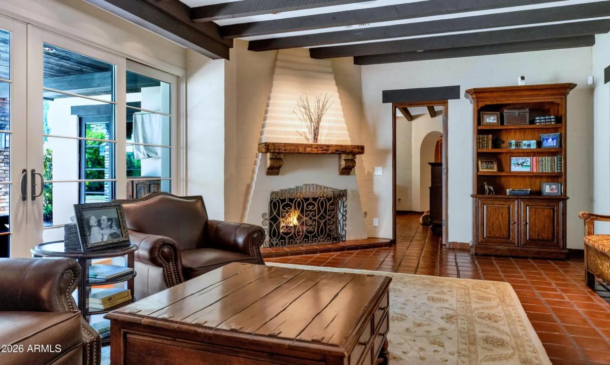 Real Estate Picture 6