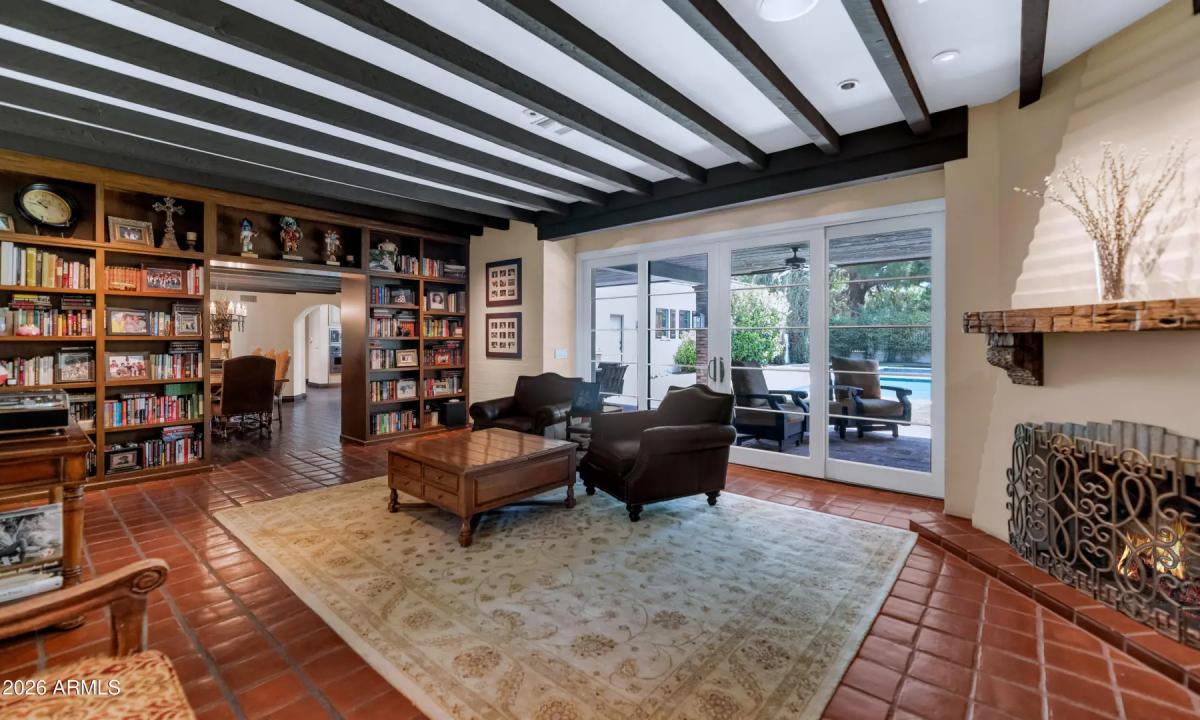 Real Estate Picture 7