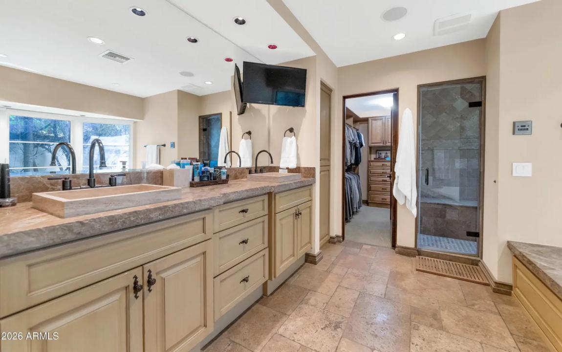 Real Estate Picture 23