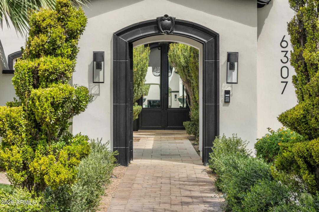 Real Estate Picture 3
