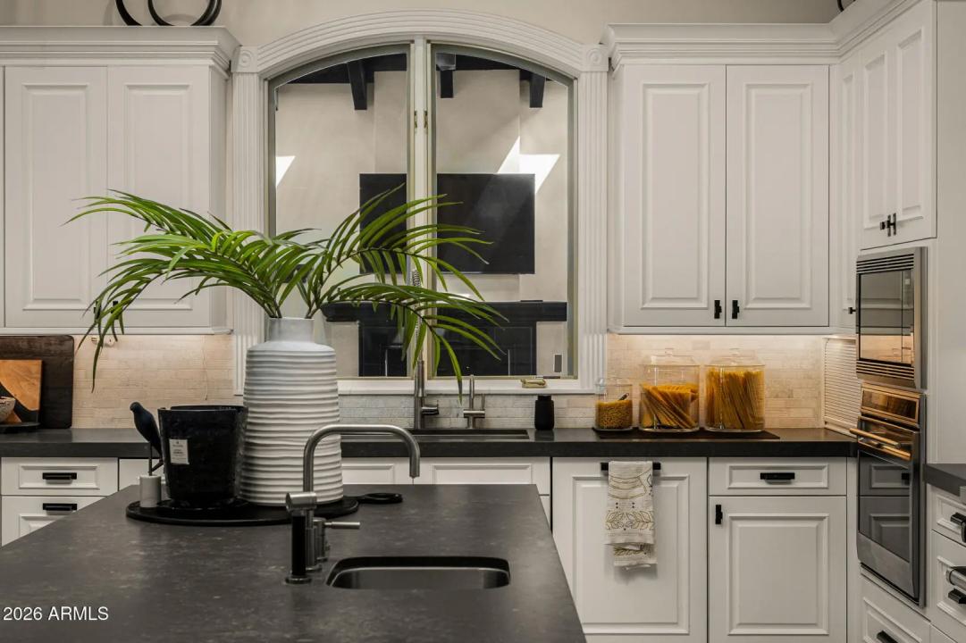 Real Estate Picture 7