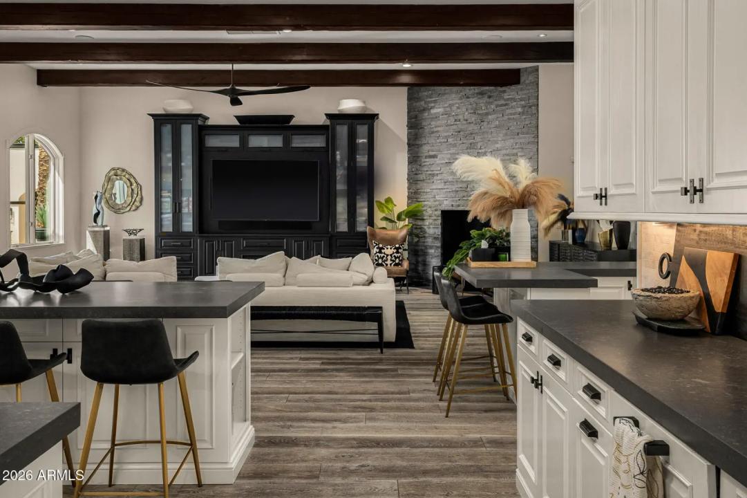 Real Estate Picture 8