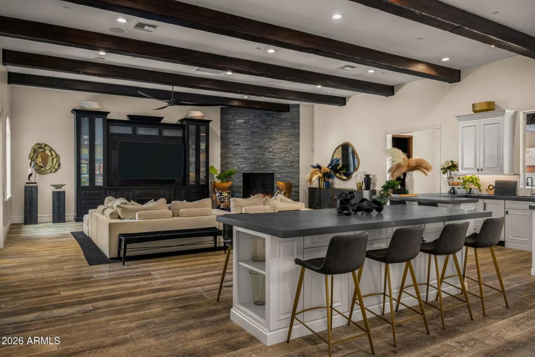 Real Estate Picture 11