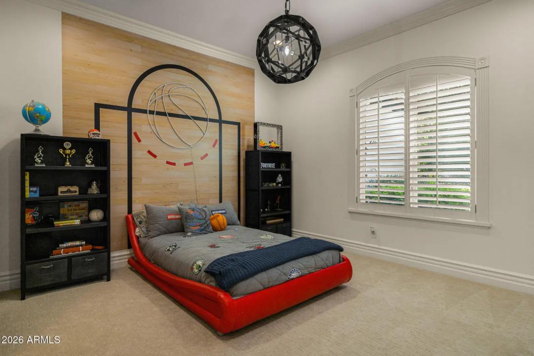 Real Estate Picture 23