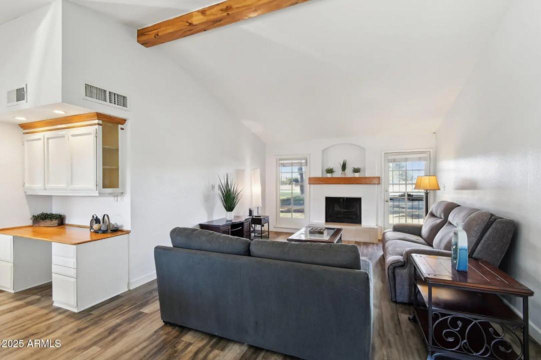 Real Estate Picture 4