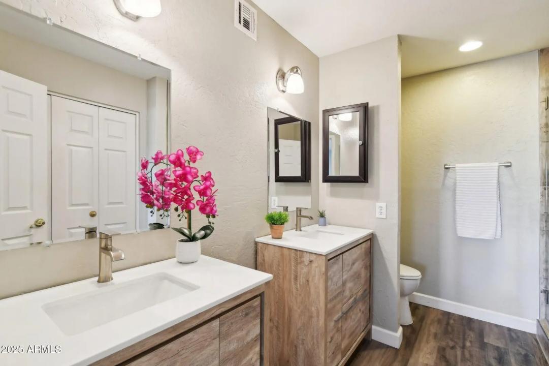 Real Estate Picture 9