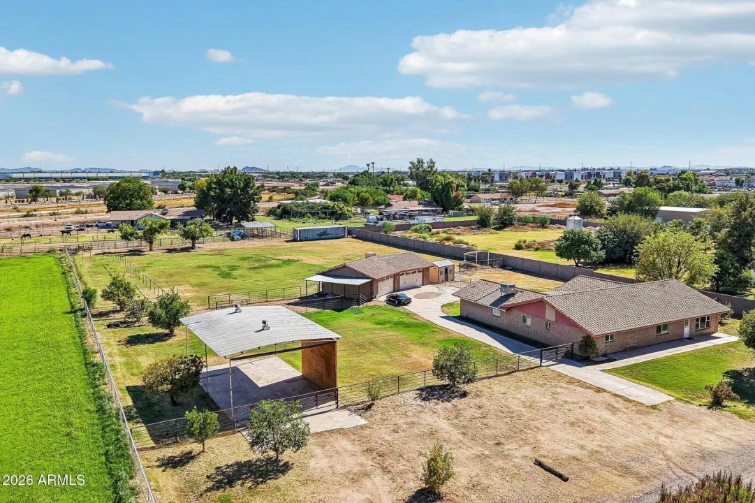 Real Estate Picture 24