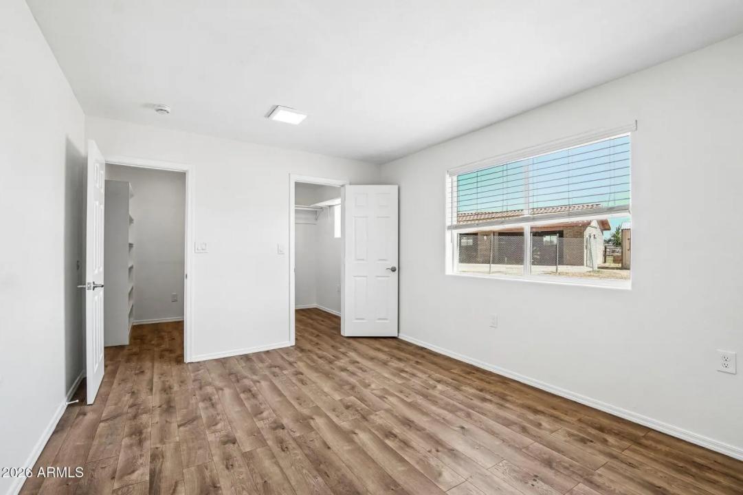 Real Estate Picture 14