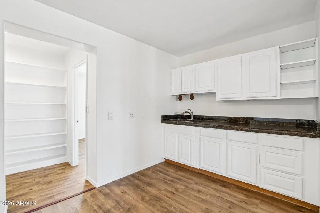 Real Estate Picture 8