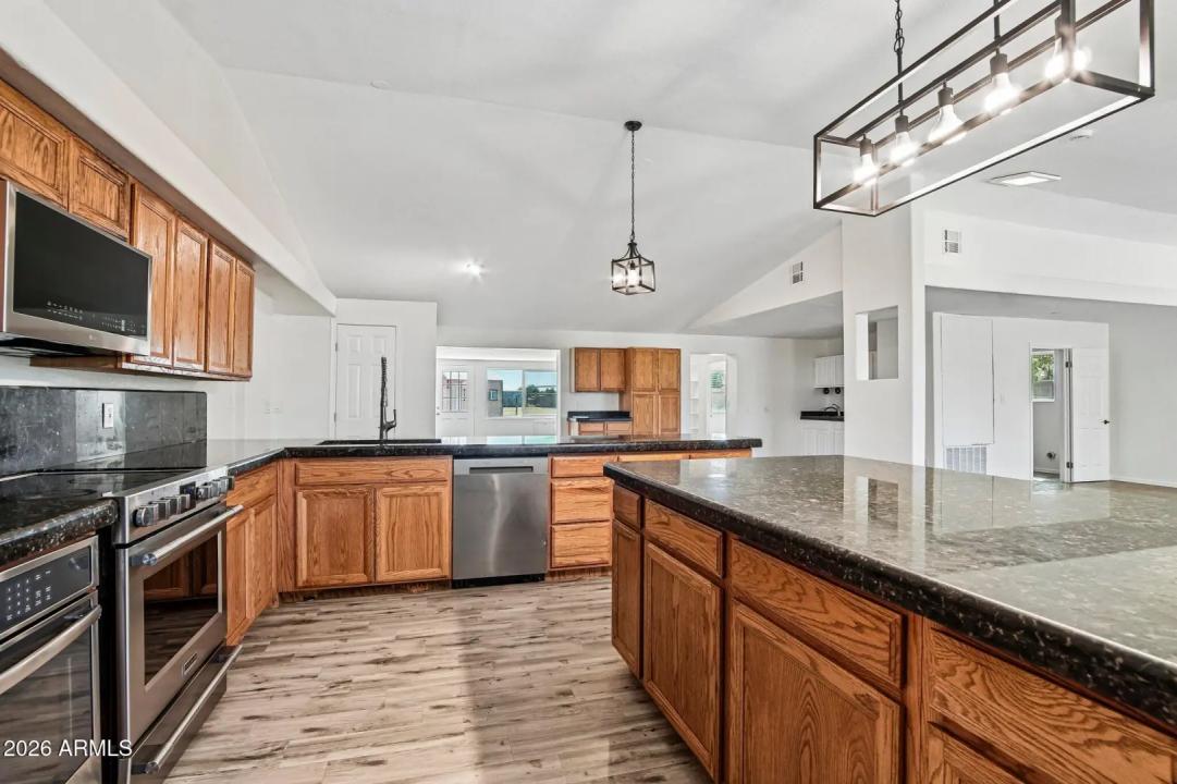 Real Estate Picture 5