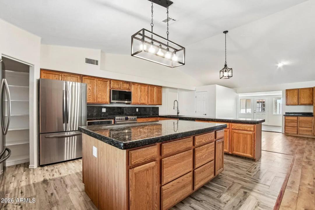 Real Estate Picture 6