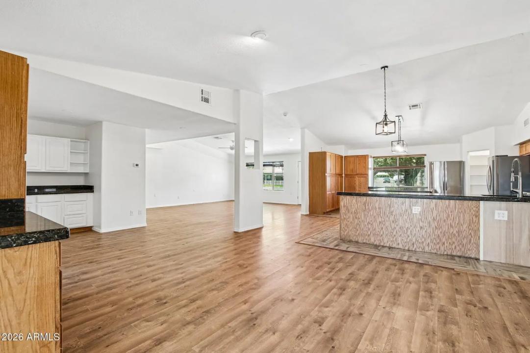 Real Estate Picture 7