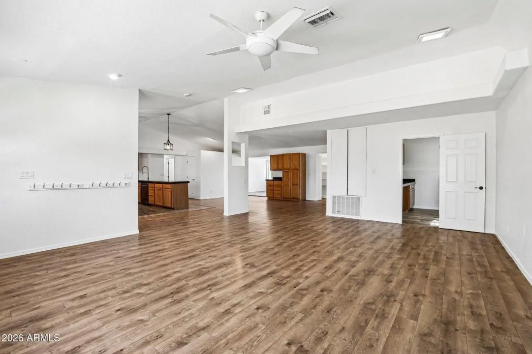 Real Estate Picture 9