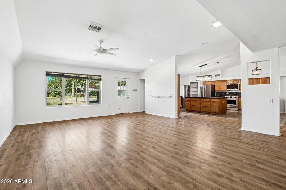 Real Estate Picture 10