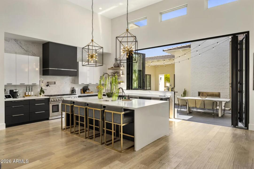 Real Estate Picture 3