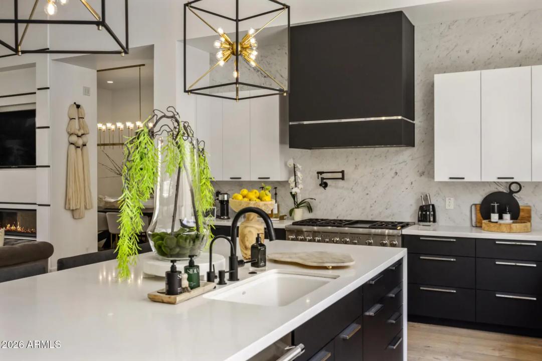 Real Estate Picture 18