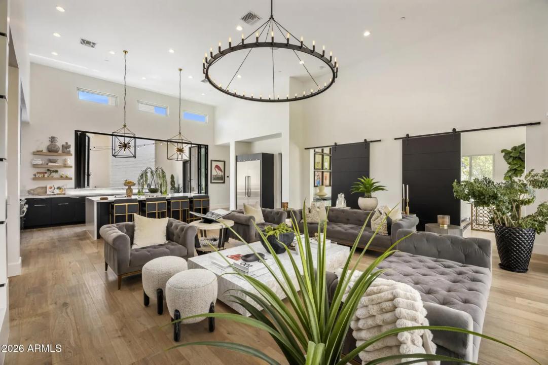 Real Estate Picture 4