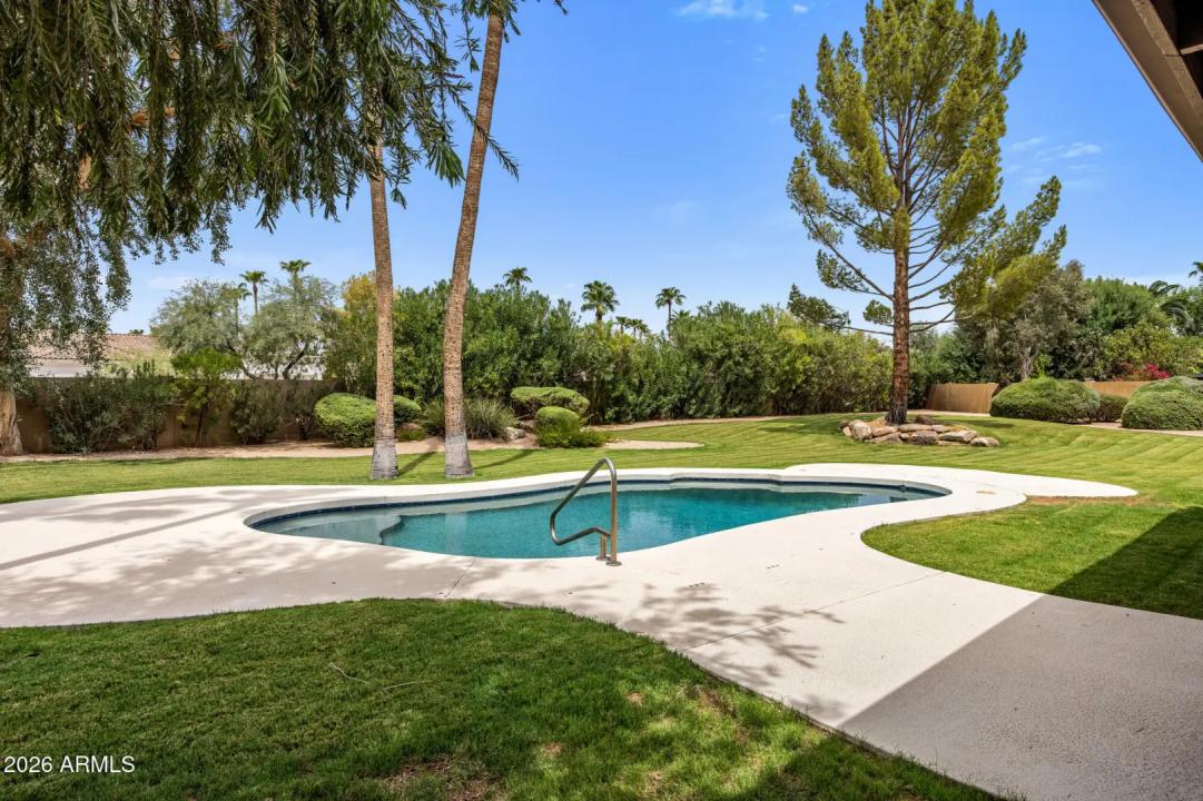 Real Estate Picture 3