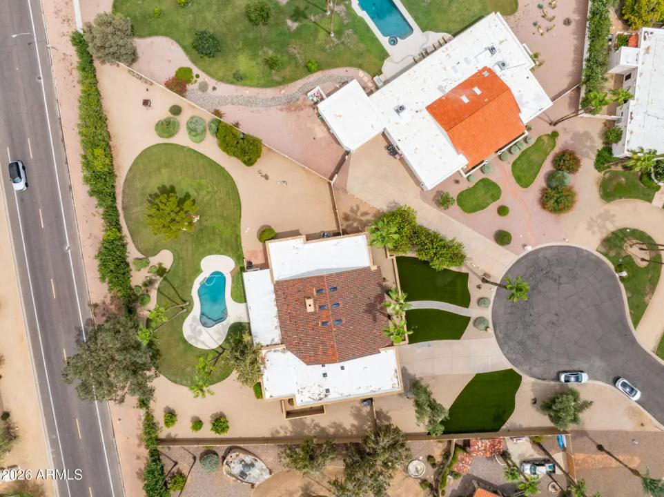 Real Estate Picture 4