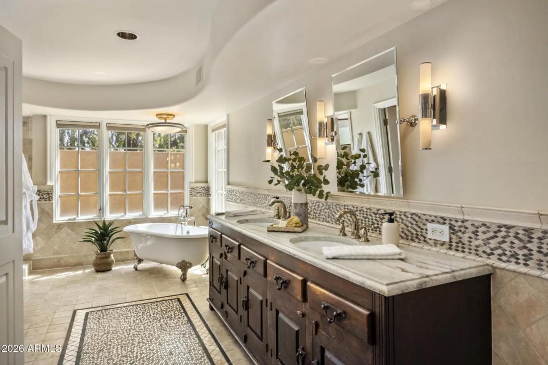 Real Estate Picture 24