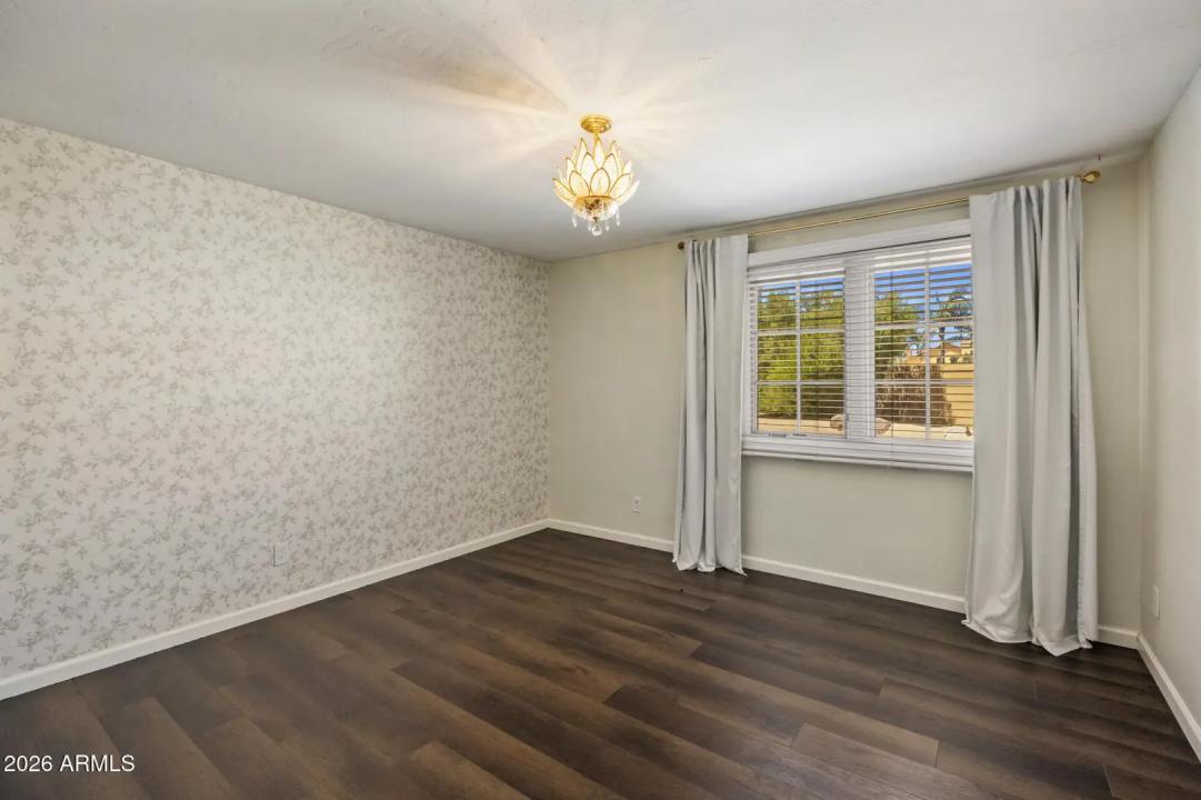Real Estate Picture 32