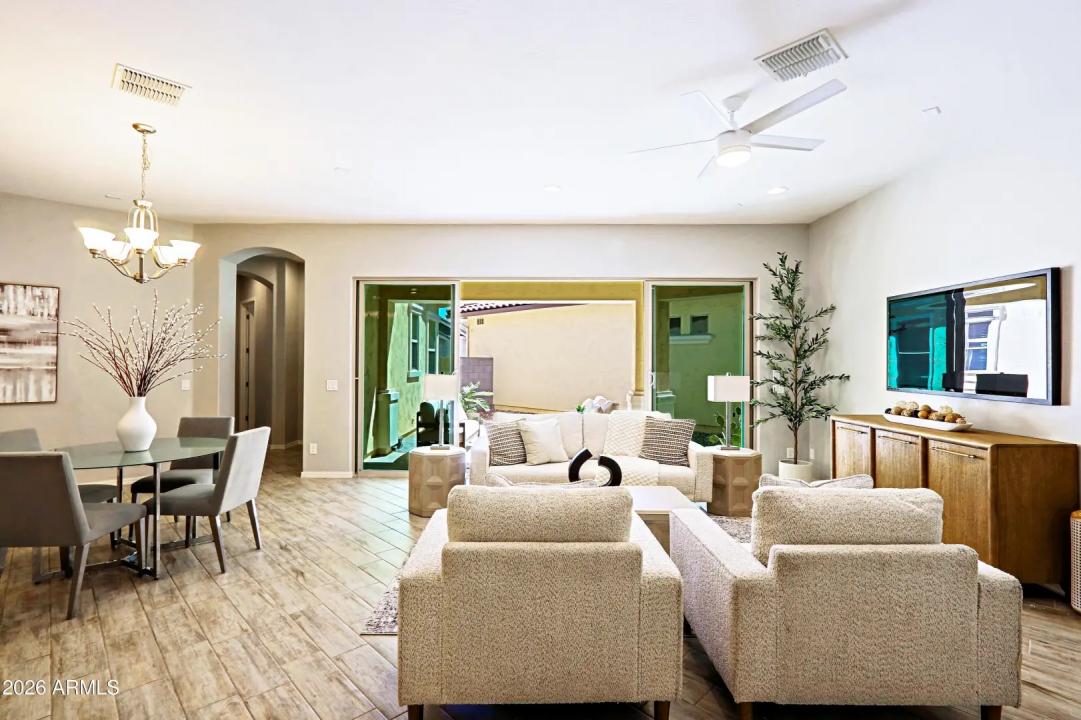 Real Estate Picture 12