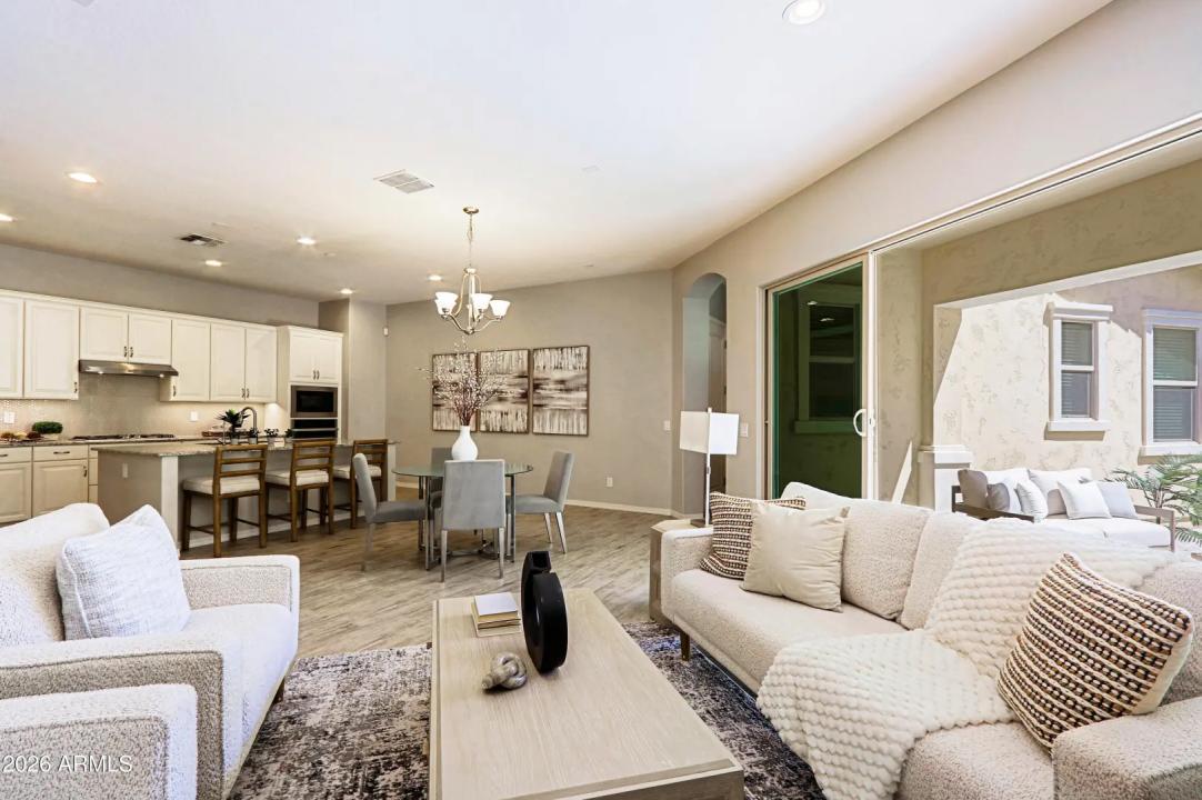 Real Estate Picture 14