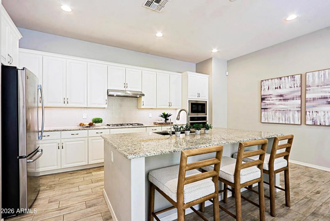 Real Estate Picture 5