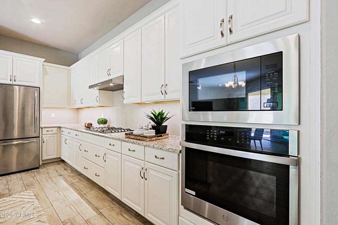 Real Estate Picture 6