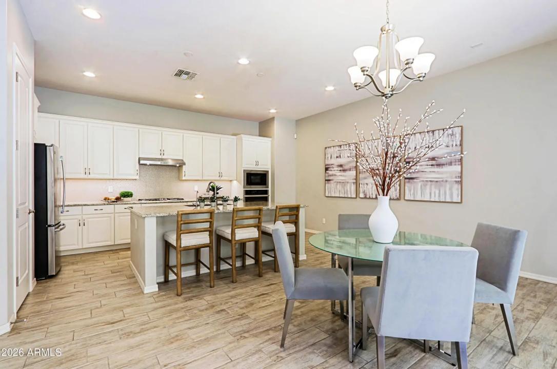 Real Estate Picture 9