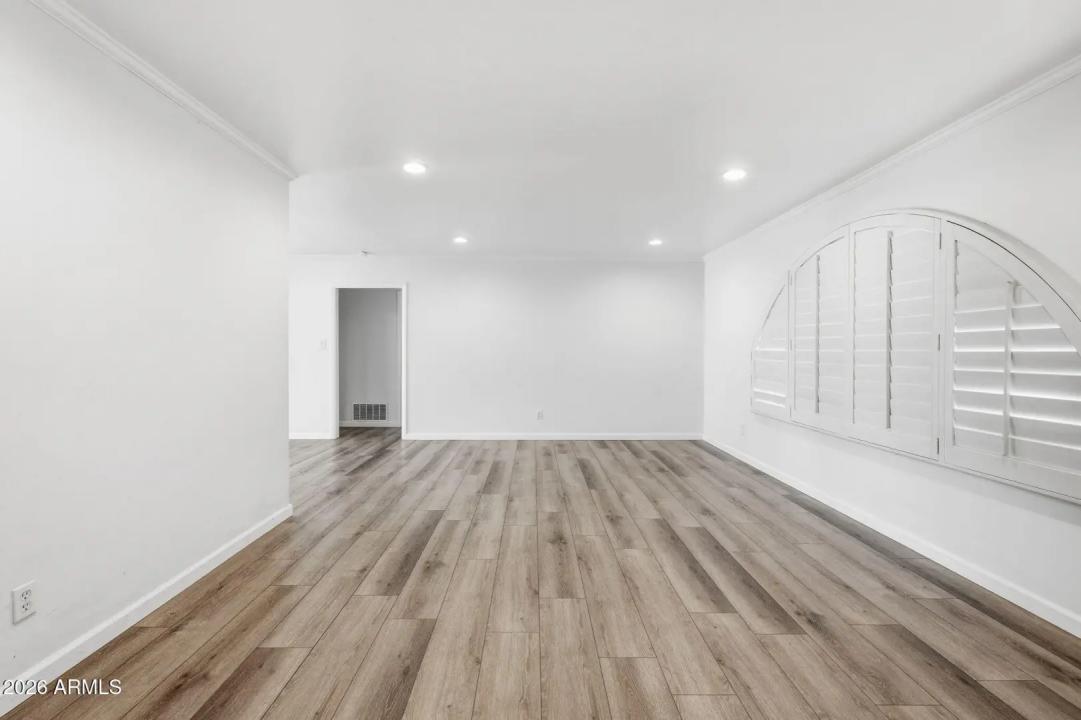 Real Estate Picture 7