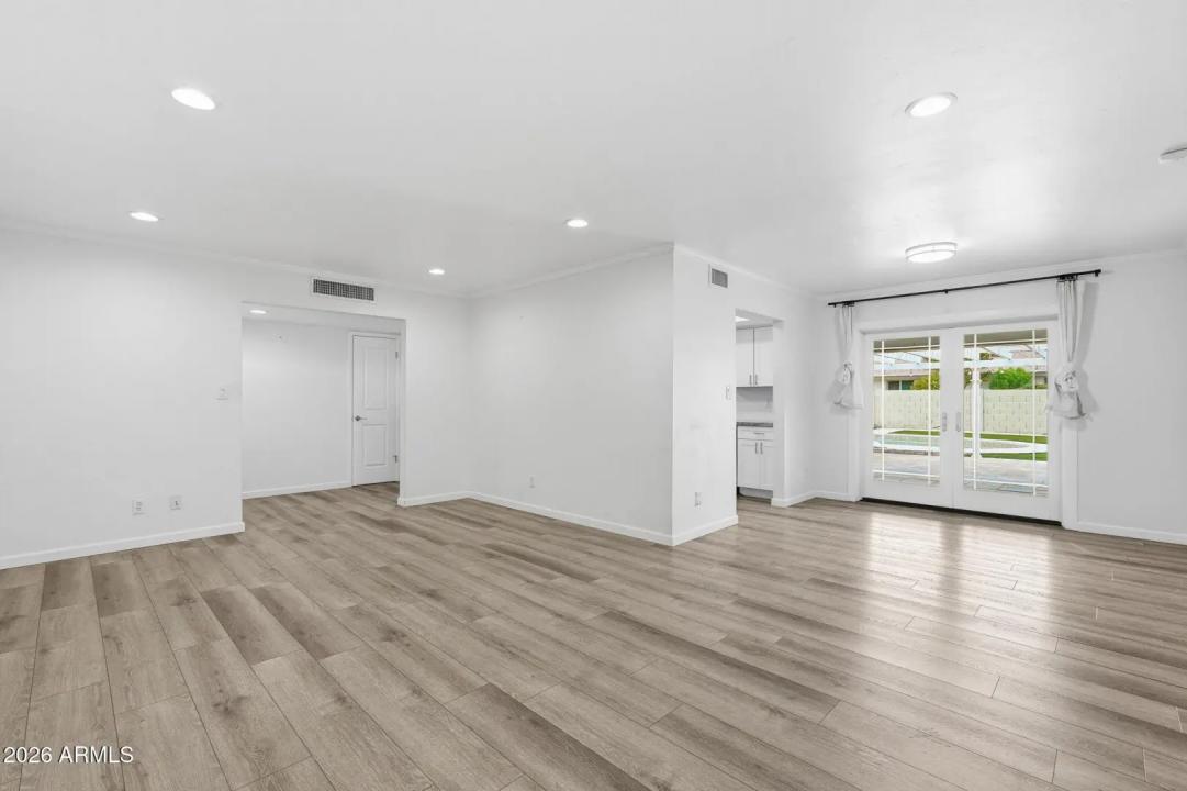 Real Estate Picture 3