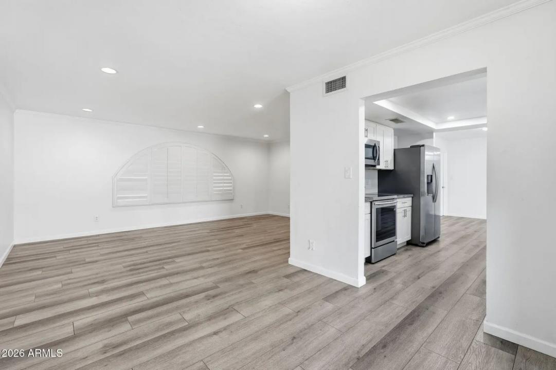 Real Estate Picture 8