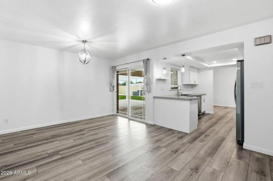 Real Estate Picture 5
