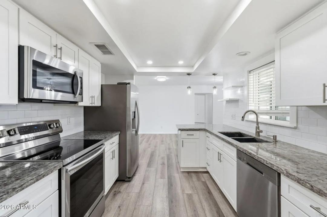 Real Estate Picture 9
