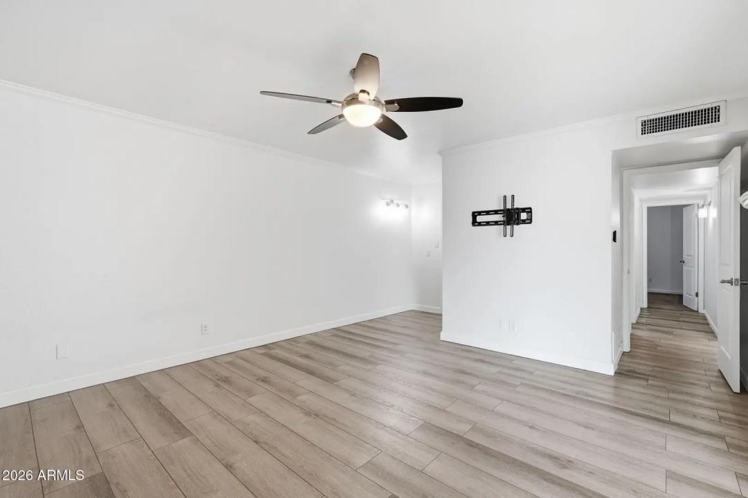Real Estate Picture 16