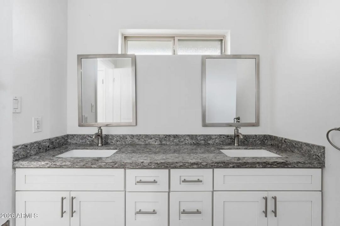 Real Estate Picture 14