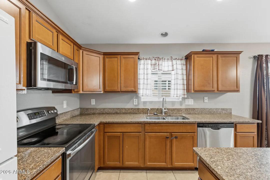 Real Estate Picture 18