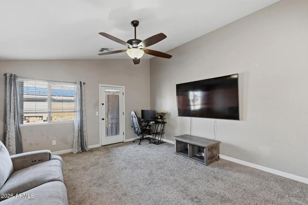 Real Estate Picture 23