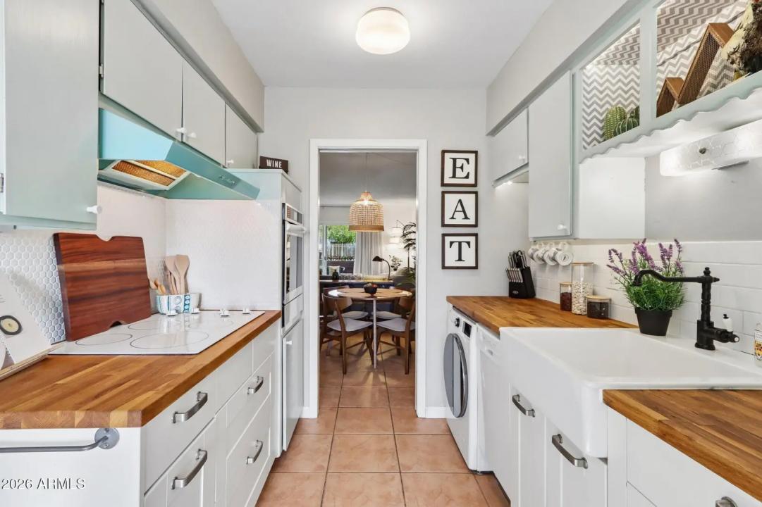 Real Estate Picture 7