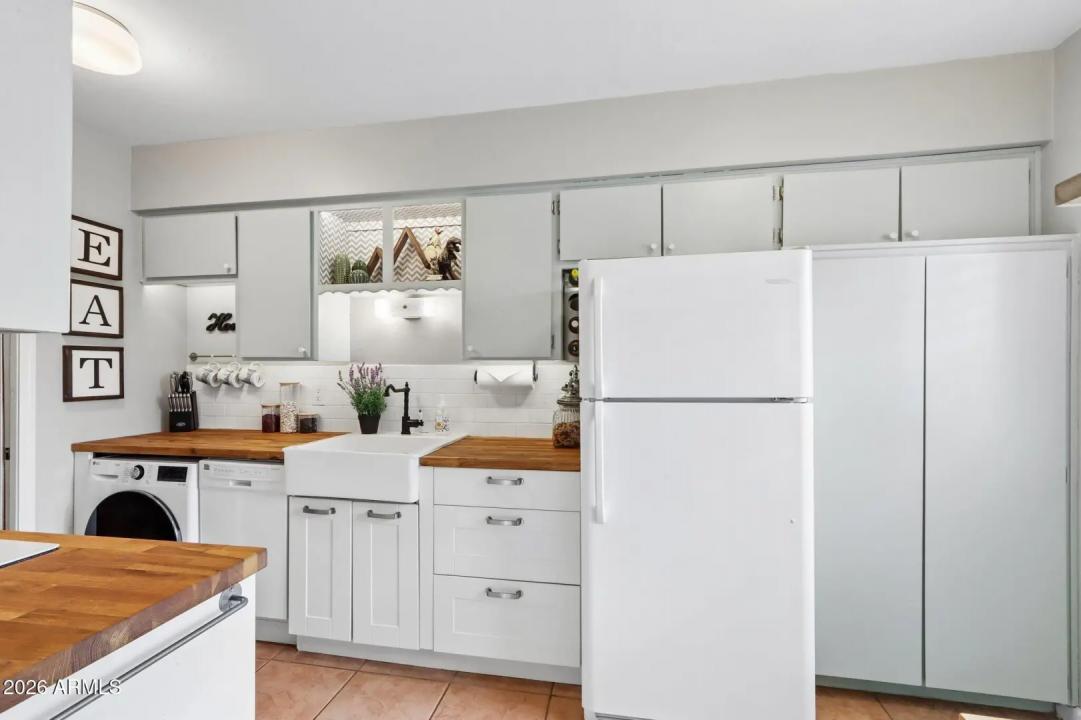 Real Estate Picture 5
